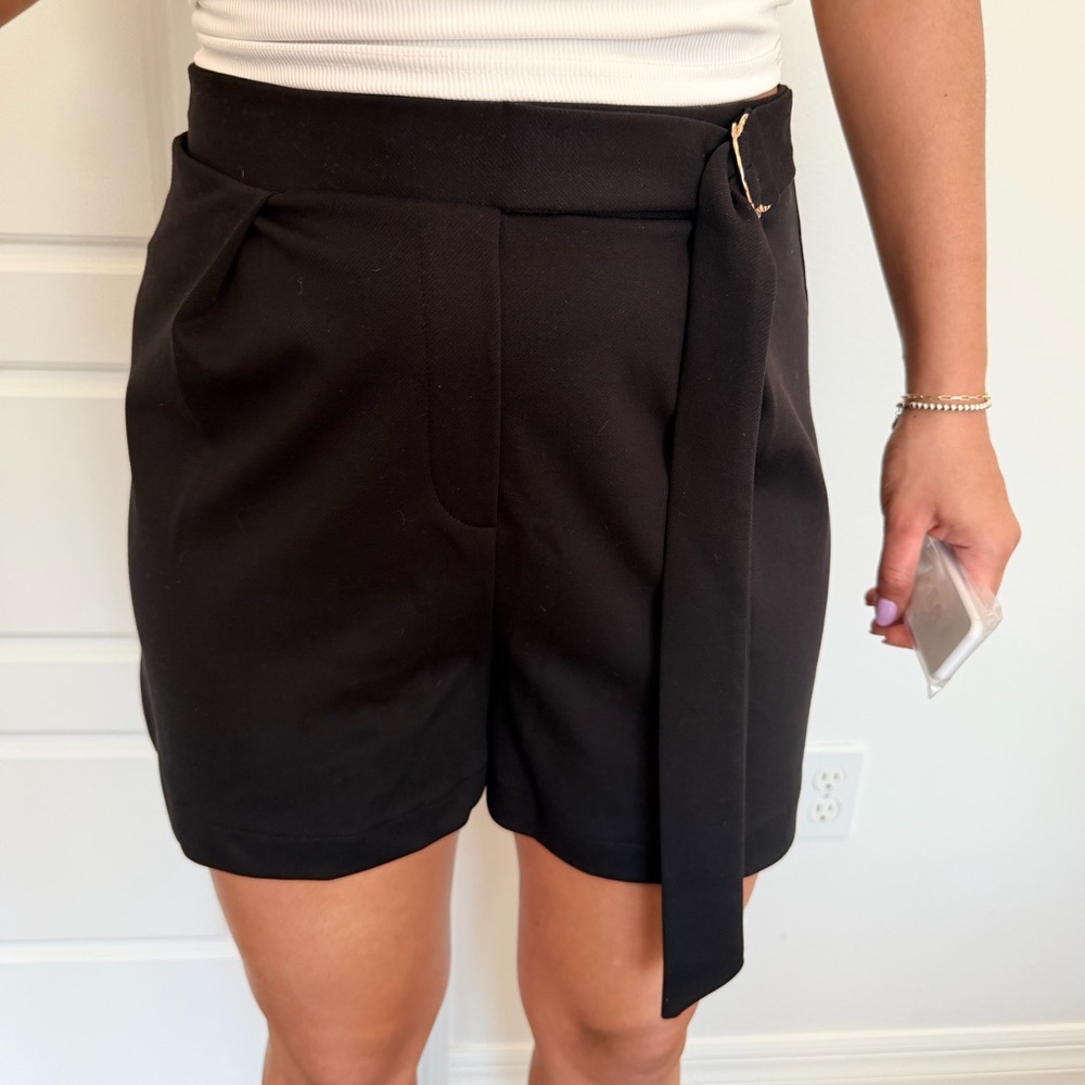 H&M Women’s Black High-Waist Belted Dress Shorts - Picture 4 of 10